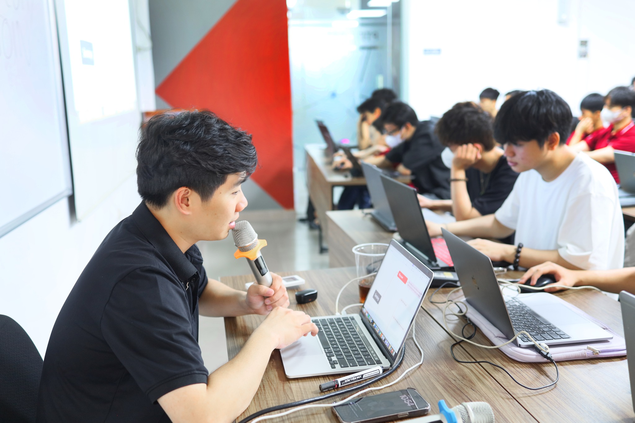 Học lập trình cơ bản cùng sinh viên