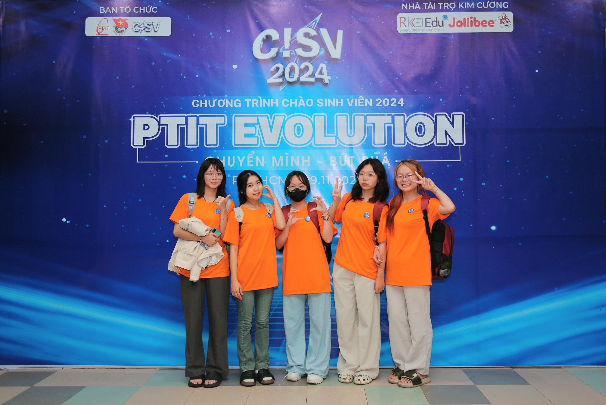 Chào tân sinh viên HCM