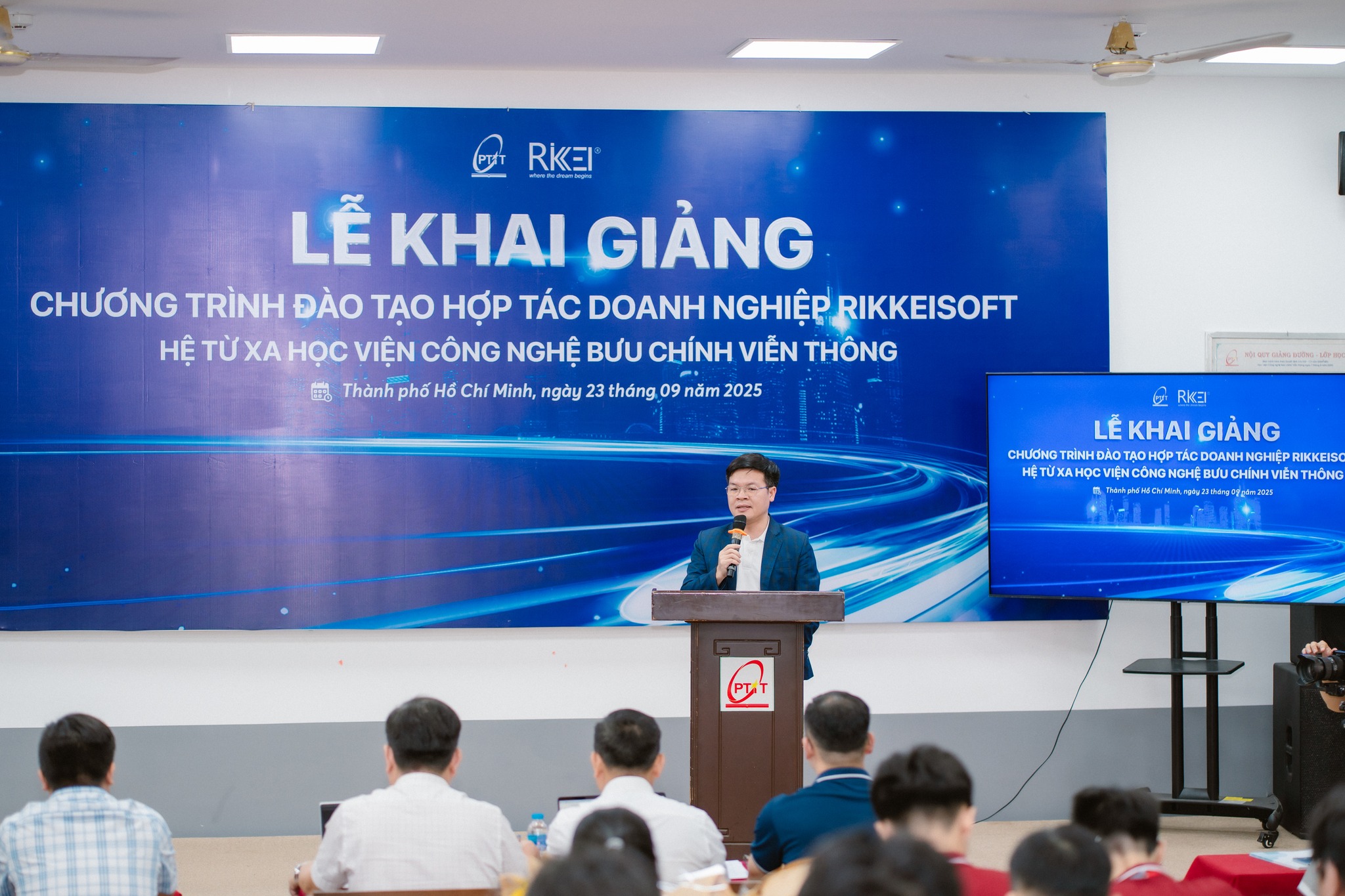 Ban Giám hiệu PTIT cùng đại diện Rikkeisoft truyền cảm hứng, định hướng và khẳng định tầm nhìn hợp tác đào tạo gắn kết thực tiễn