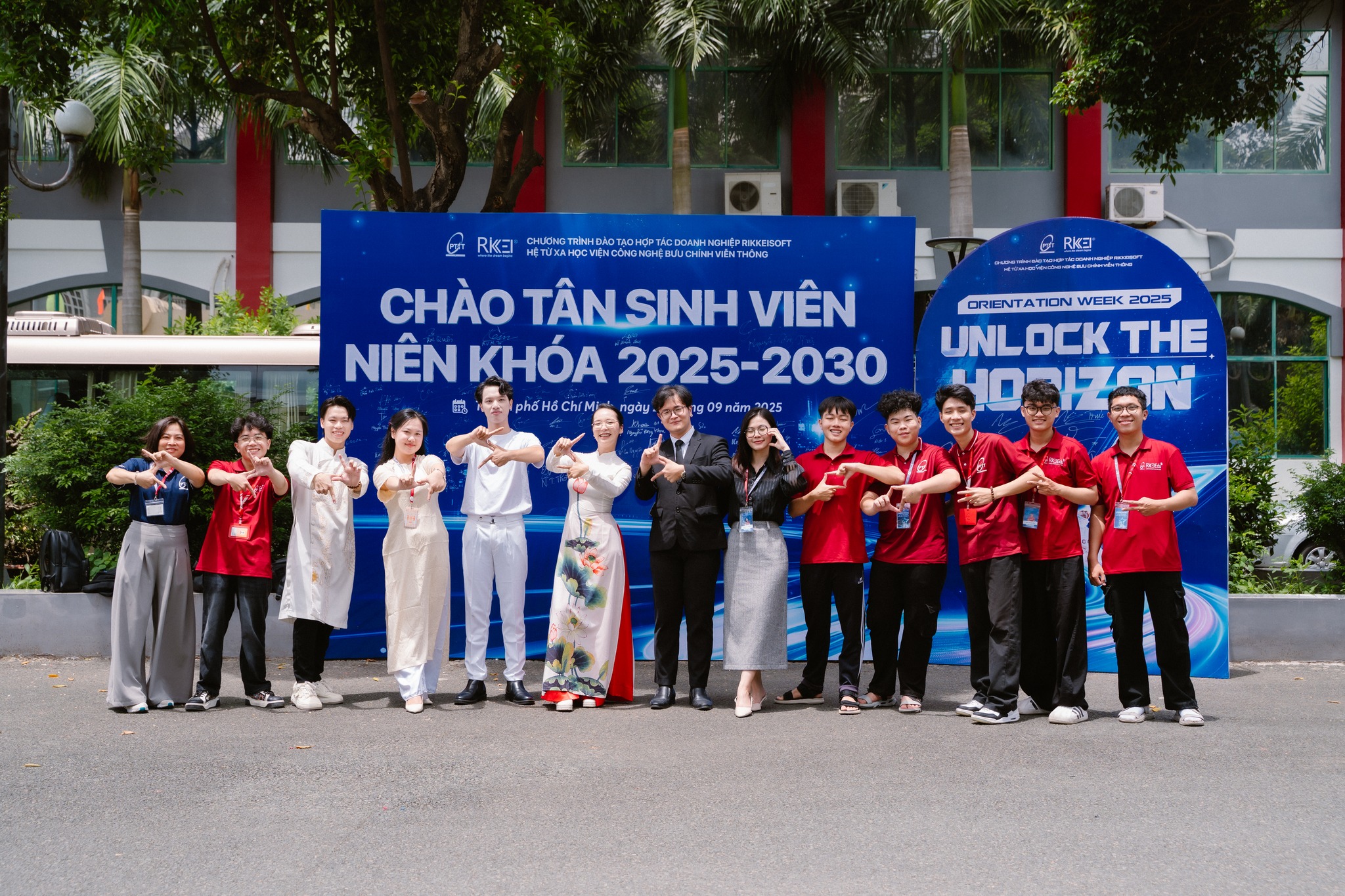 Khơi dậy niềm tự hào, sự tự tin và định hướng tương lai cho sinh viên